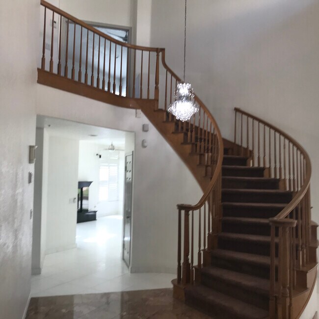 Building Photo - 1000 Calle Allegre