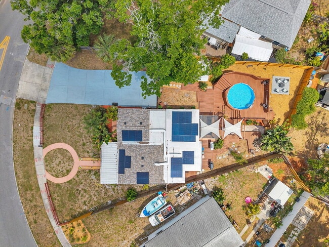 Building Photo - Fully Furnished Pool Home | Flexible Lease...