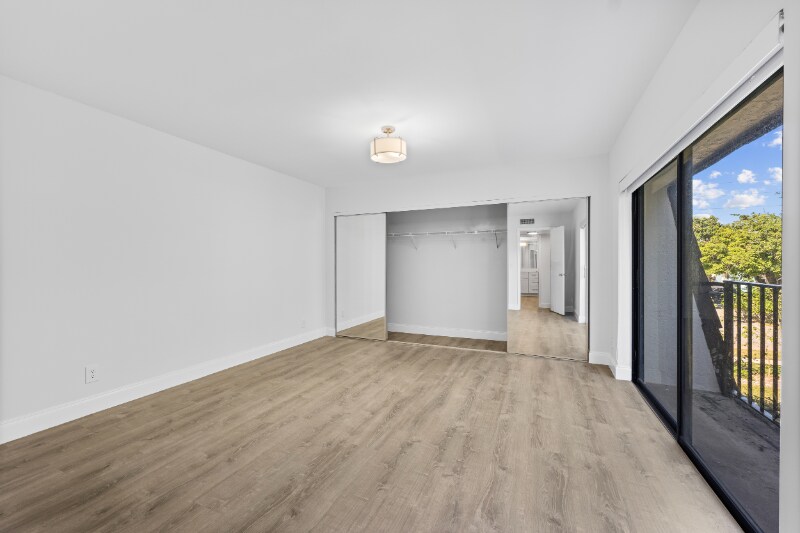 Building Photo - 2695 Albatross Rd N