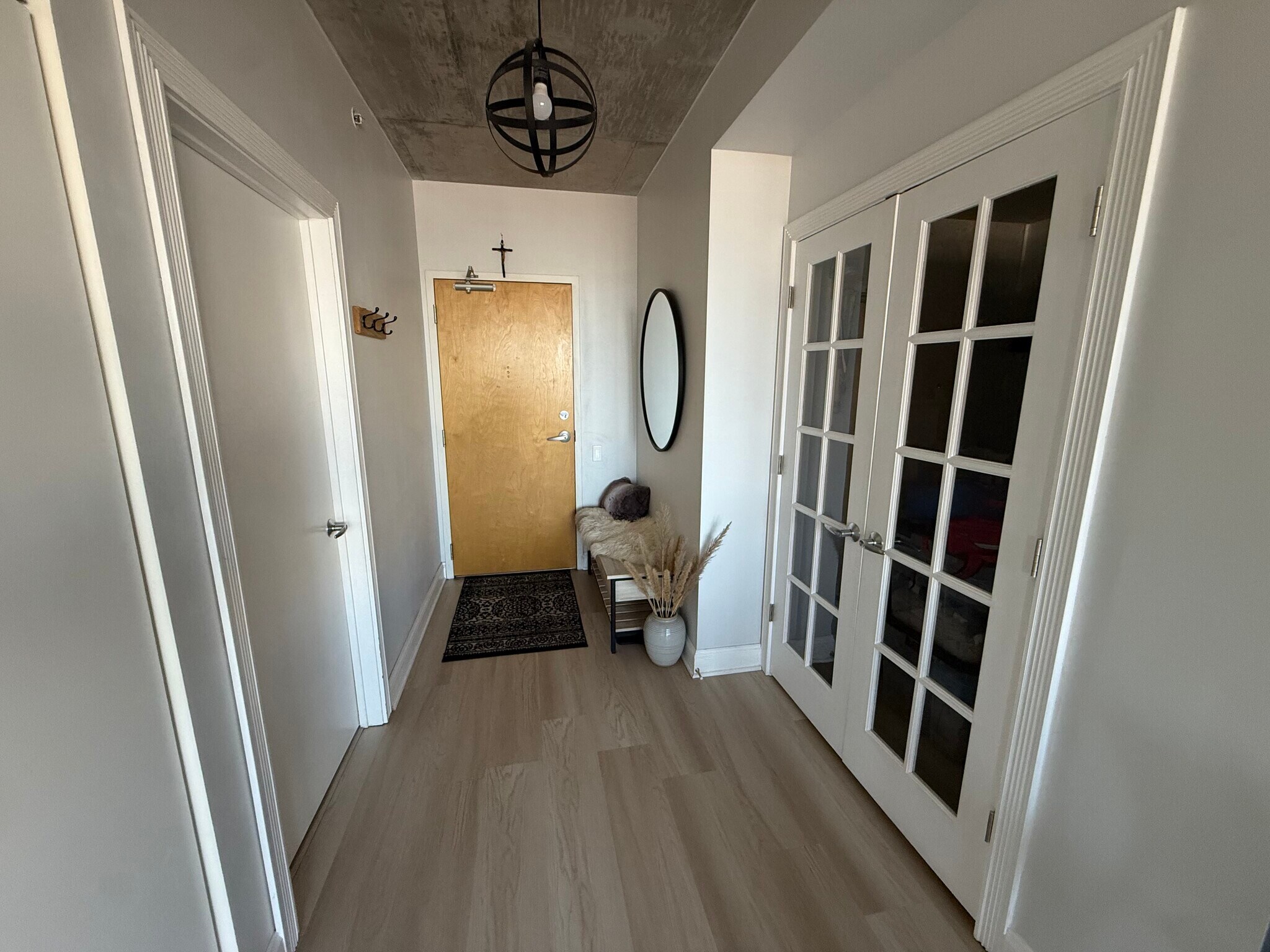 Entryway - 659 W Randolph St