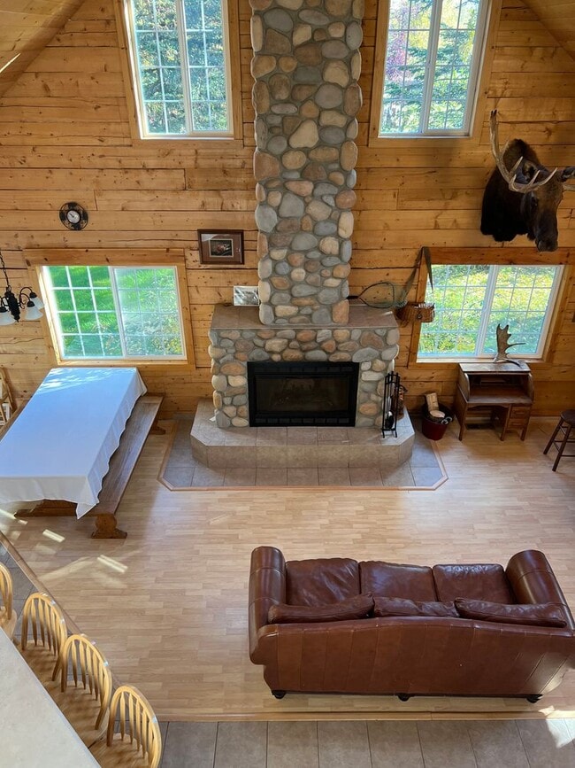 Building Photo - Short Term, Furnished Rental