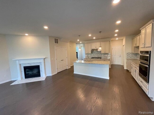 Building Photo - 22470 Woodbridge Ln