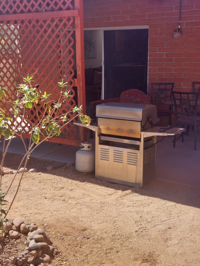 Building Photo - 9141 N Overlook Dr