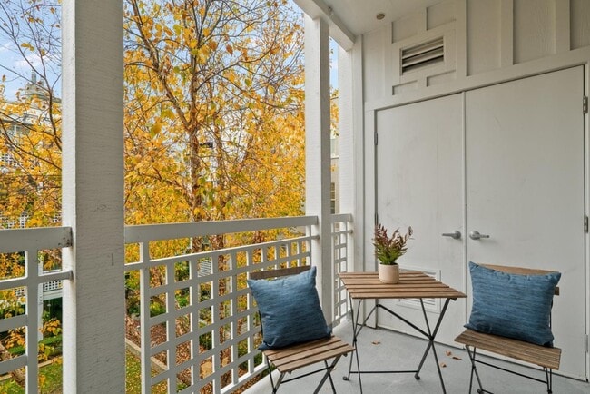 Building Photo - APARTMENT