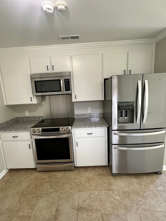 Building Photo - Gorgeous Home in Dothan, AL