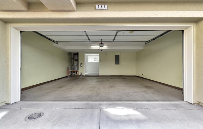 Building Photo - 484 Valley Oak Terrace