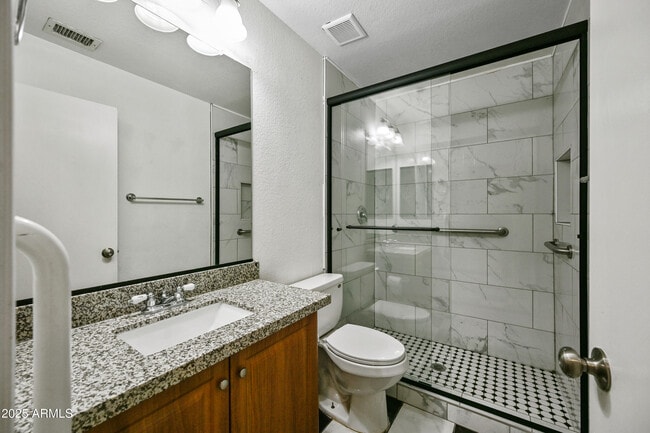 Building Photo - 5449 E Fairfield St