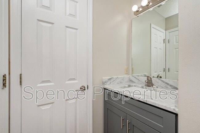 Building Photo - 440 Apple Dr