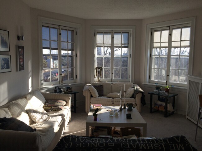 Living room - 1218 Central St