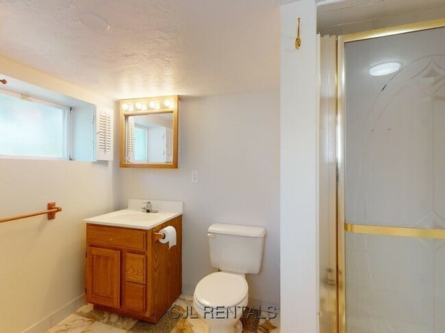 Building Photo - 25 Charlotte Rd