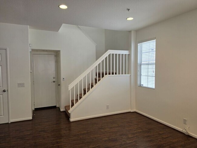 Building Photo - 162 Seacountry Ln