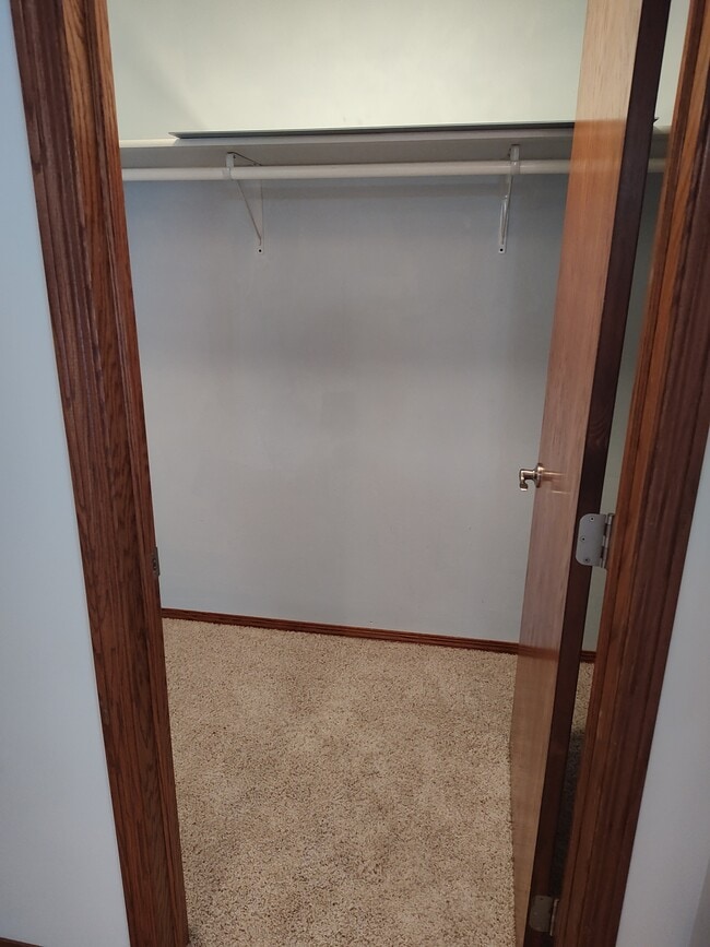 Building Photo - 5710 S Shore Dr