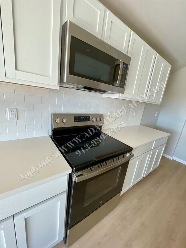 Building Photo - Brand New!! 3 Bed 2 Bath Home in Spring Hill-Available NOW!!