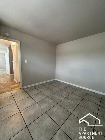 Building Photo - 9612 Ivanhoe Ave