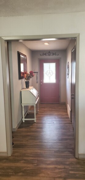 Entryway - 4525 Sisk Rd