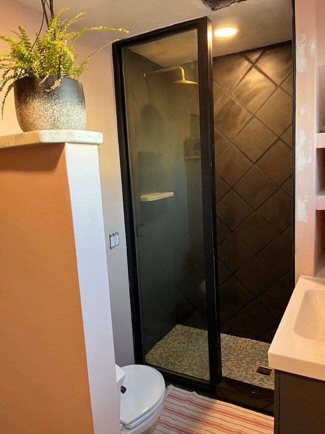 Building Photo - Charming 2 Bedroom, 2 Bath House for Rent!