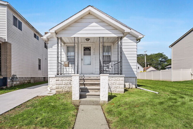 Primary Photo - 2304 Cora St