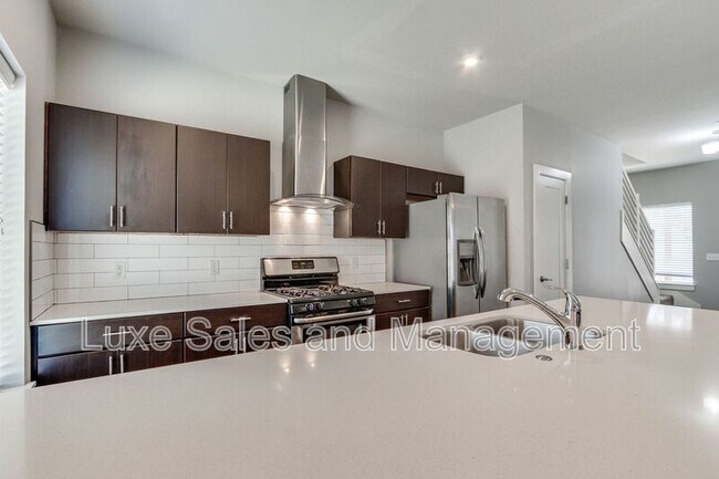 Building Photo - 17604 Sunny Hollow Rd