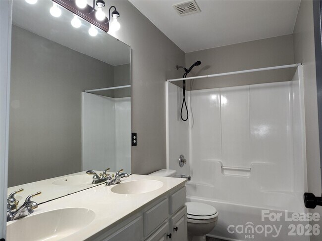 Building Photo - 4018 Manor House Dr