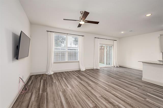 Building Photo - 988 Emil Pl