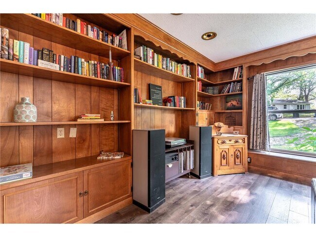 Building Photo - 1409 Hoot Lake Dr