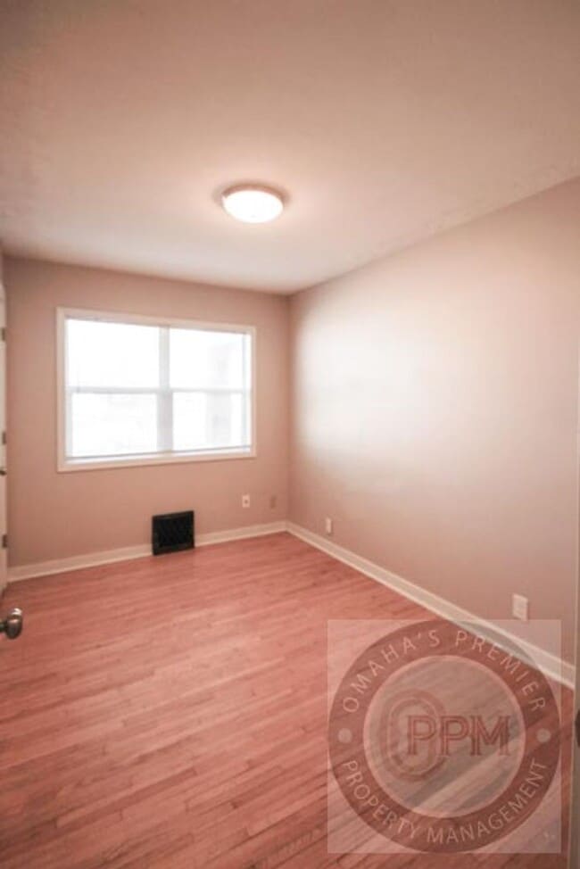 Building Photo - Fully updated 5 bedroom, 2 bathroom house