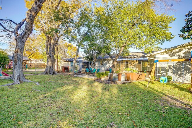 Building Photo - Beautiful Home on Corner Lot in South Hill...