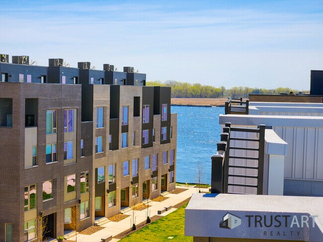 Building Photo - 3 bed/2bath condo house in Fishtown