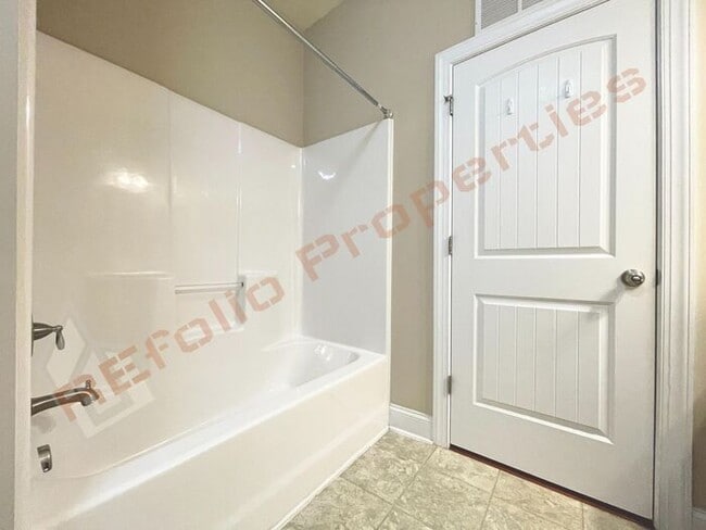 Building Photo - Lovely 3 Story 3 Bedroom 3.5 Bath 1 Car-Ga...
