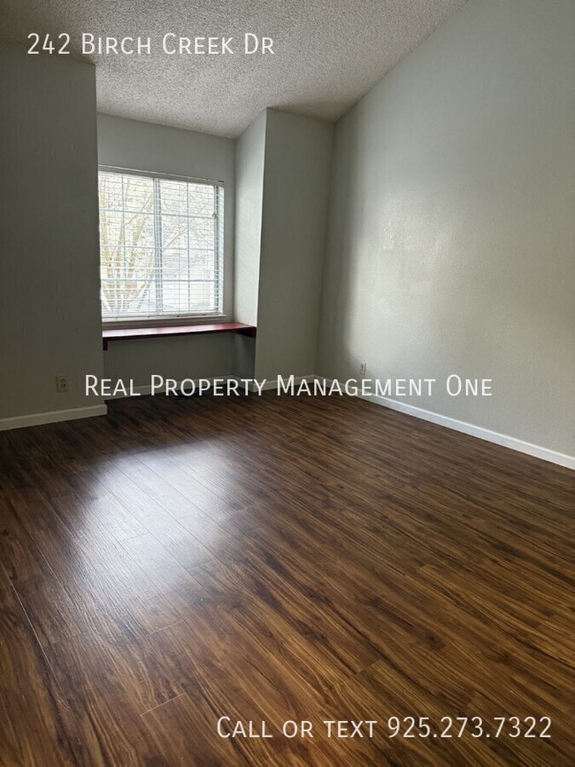 Building Photo - 242 Birch Creek Dr