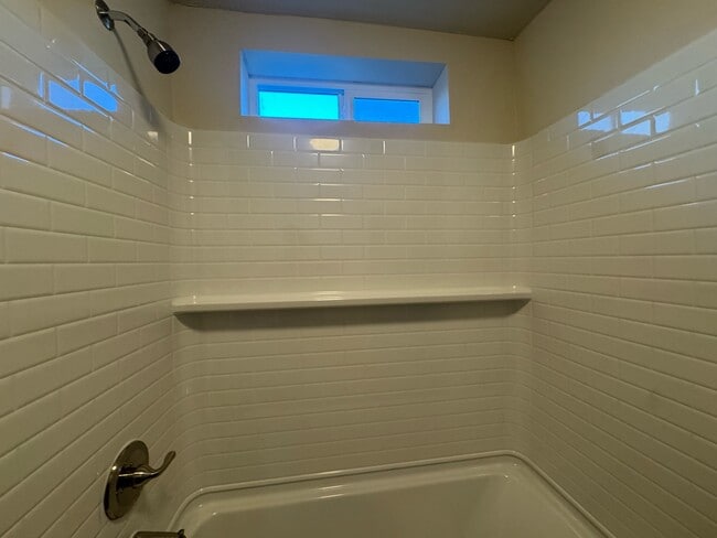 Building Photo - 449 SE 4th Ave