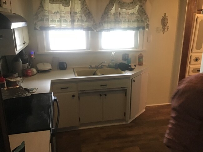 Kitchen - 2118 Elm St