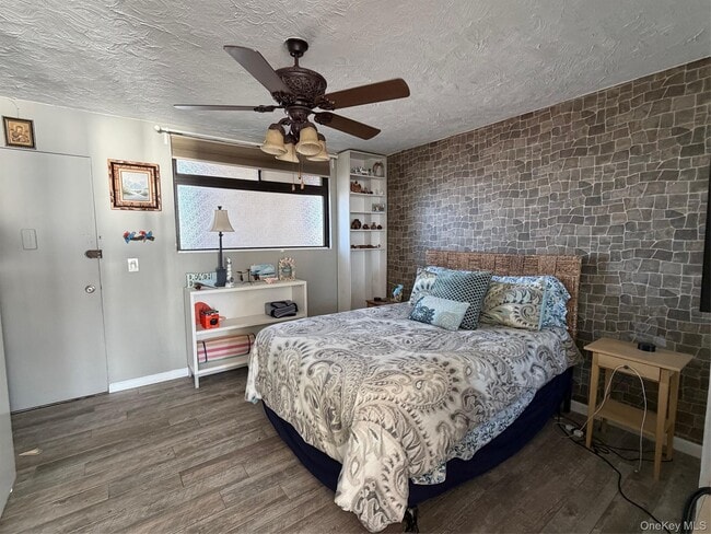 Building Photo - 830 Shore 5J