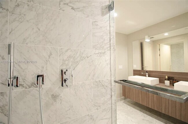 Building Photo - 1000 Brickell Plaza