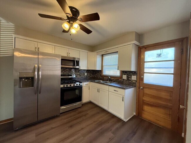 Building Photo - 2013 S 28th St