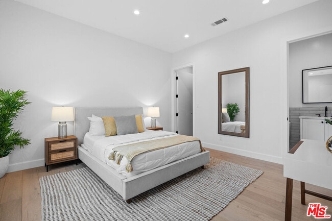 Building Photo - 4475 Mammoth Ave