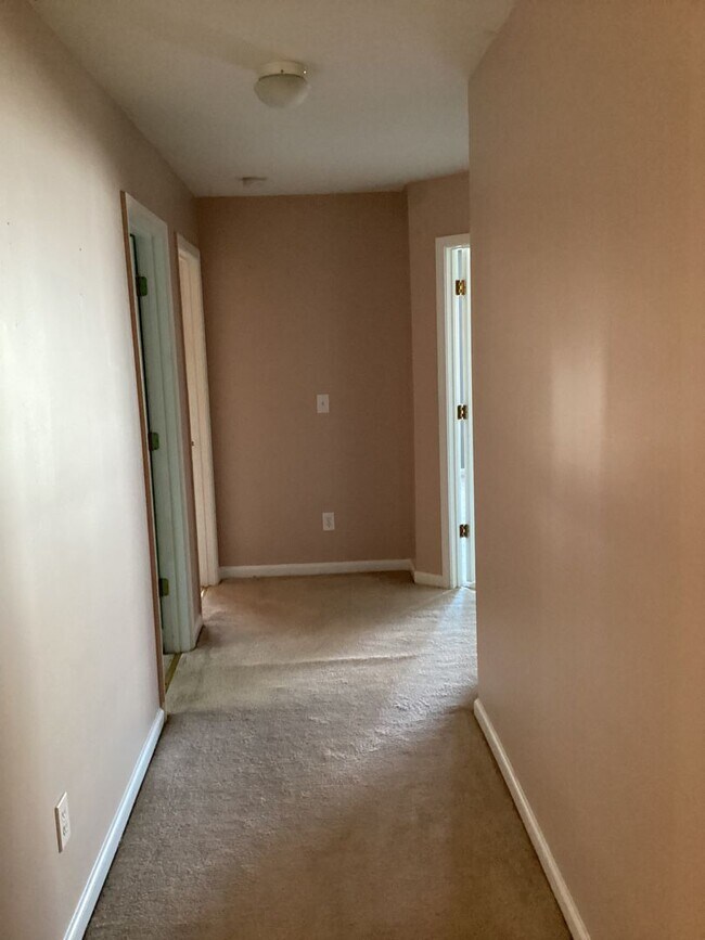 Building Photo - Outstanding Four Bedroom Home Approximately Ten Minutes Away from Ft. Jackson!