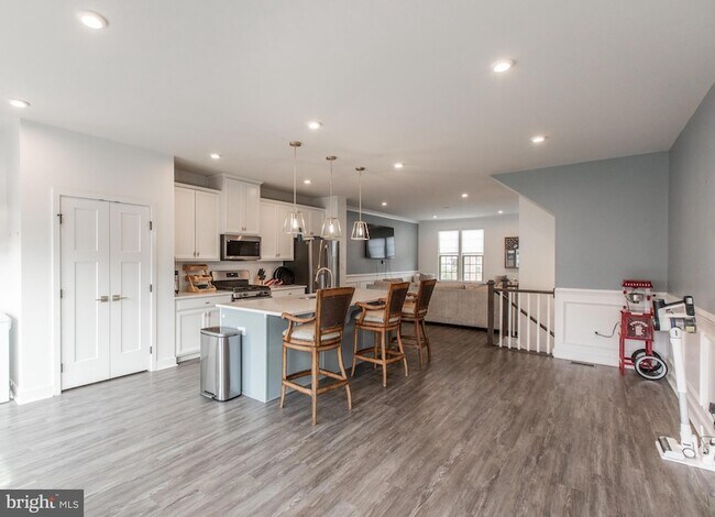 Building Photo - 18105 Red Cedar Rd