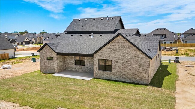 Building Photo - 431 Silverview Ave