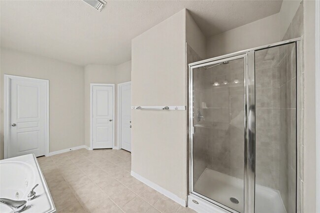 Building Photo - 17422 Memorial Blossom Dr