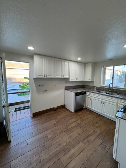 Building Photo - 7741 Newman Ave