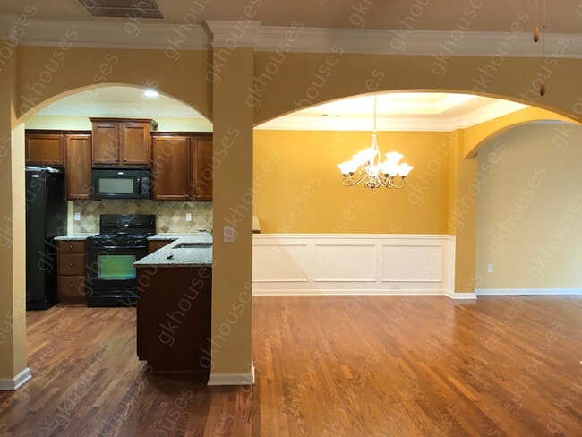 Building Photo - 6002 Cobblestone Creek Trail