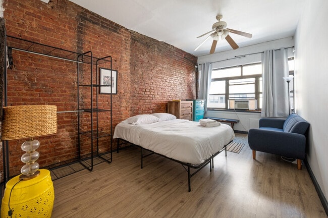 Building Photo - 301 W 31st St