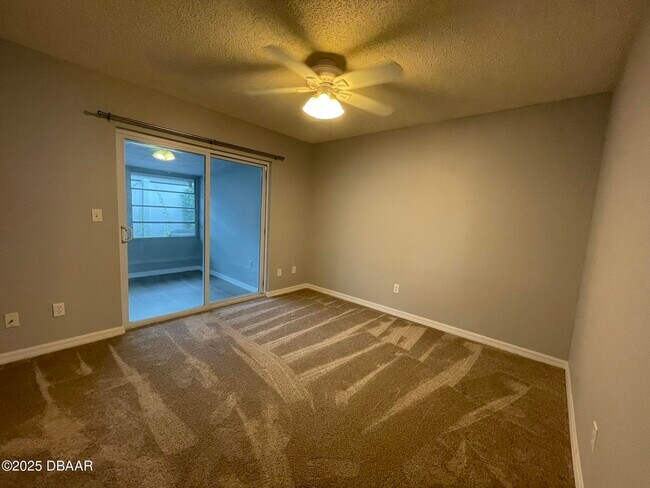 Building Photo - 15 Birdie Dr