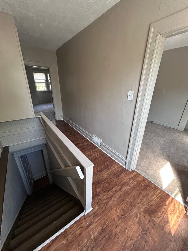 Building Photo - 5 Bedroom 1.5 Bath Home| Brighton Heights ...