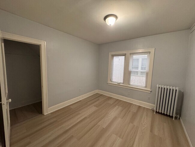 Building Photo - 1429-1431 Knox Ave N