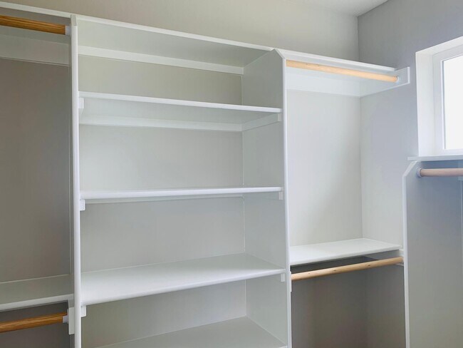 Building Photo - 7149 SE Bristletail Ln