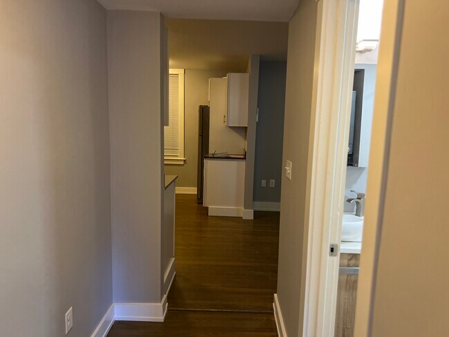 Building Photo - 27 N Margin St