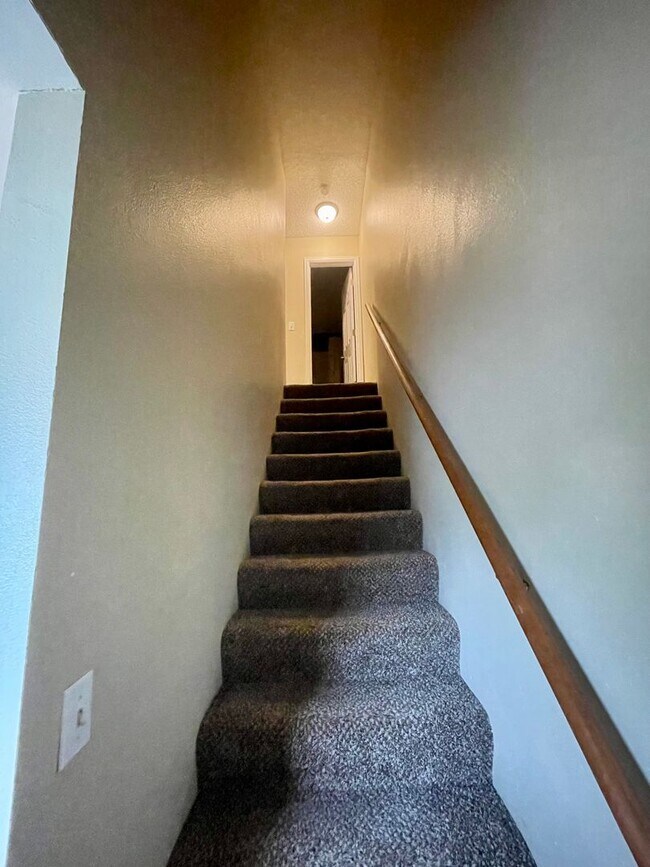 Building Photo - Charming 3-Bed Home Near CSU with Spacious...