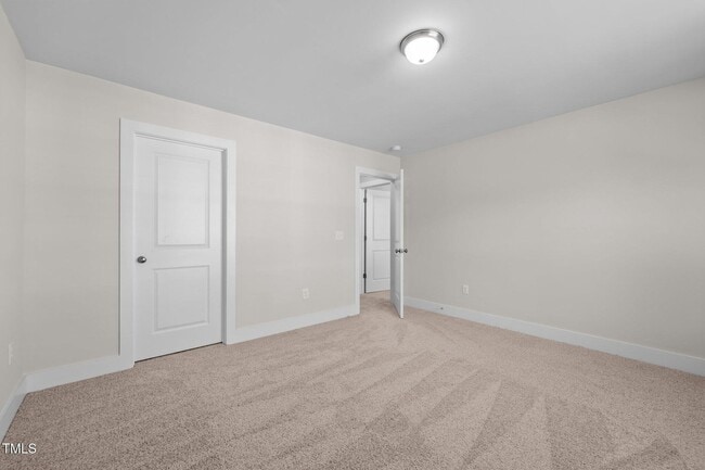 Building Photo - Deluxe 3 Bedroom End Unit Townhome - Avail...